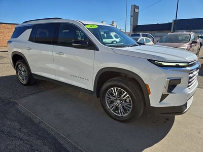 2025 Chevrolet Traverse LT