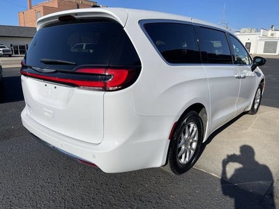 2025 Chrysler Pacifica Select