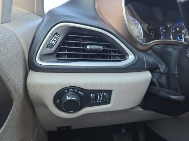 2023 Chrysler Voyager LX
