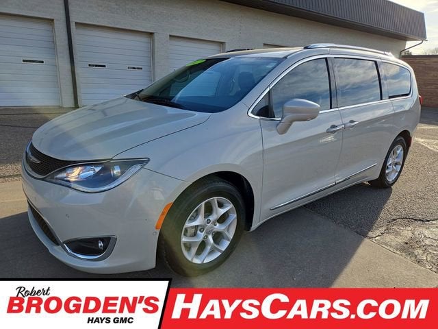2017 Chrysler Pacifica Touring-L Plus