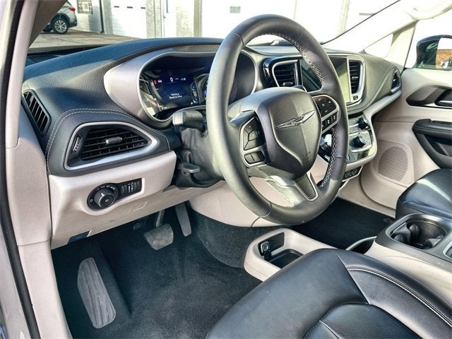 2024 Chrysler Pacifica Hybrid Select