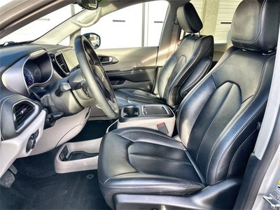 2024 Chrysler Pacifica Hybrid Select