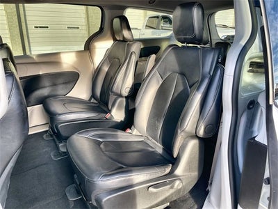 2024 Chrysler Pacifica Hybrid Select