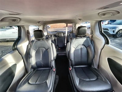 2024 Chrysler Pacifica Hybrid Select