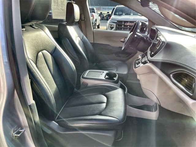 2024 Chrysler Pacifica Hybrid Select