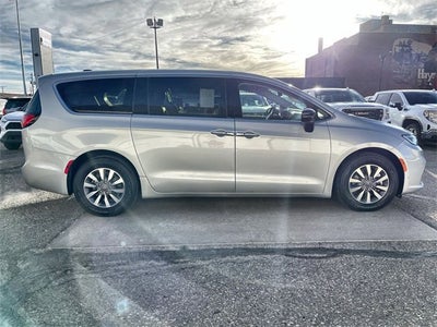 2024 Chrysler Pacifica Hybrid Select