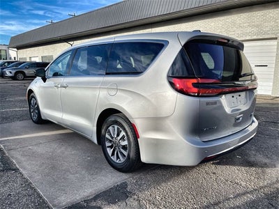 2024 Chrysler Pacifica Hybrid Select