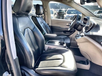 2024 Chrysler Pacifica Hybrid Select