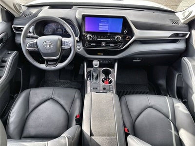 2025 Toyota Highlander Hybrid Platinum