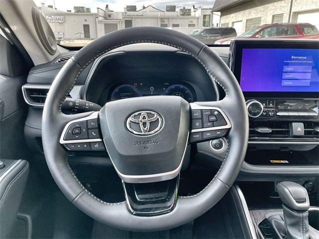 2025 Toyota Highlander Hybrid Platinum