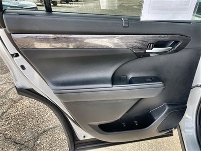 2025 Toyota Highlander Hybrid Platinum