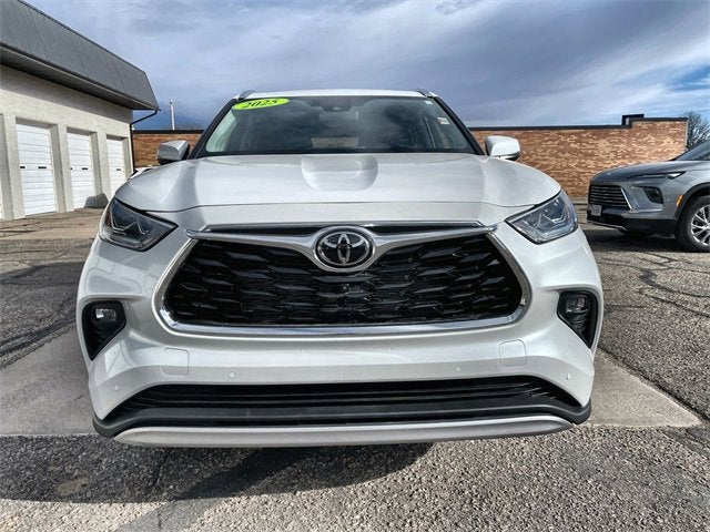 2025 Toyota Highlander Hybrid Platinum