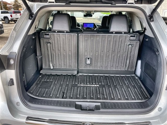 2025 Toyota Highlander Hybrid Platinum