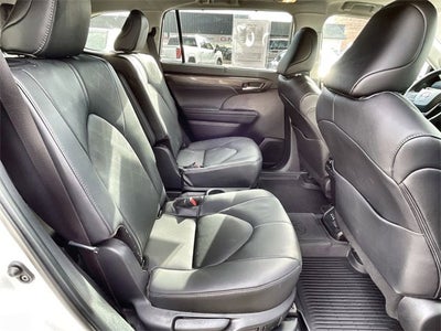 2025 Toyota Highlander Hybrid Platinum