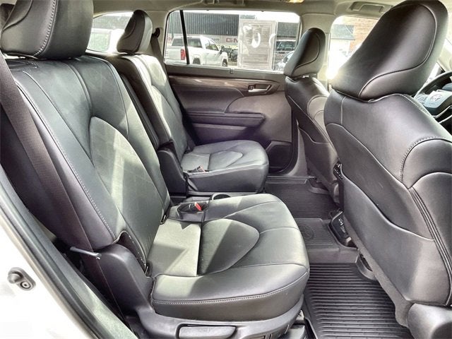 2025 Toyota Highlander Hybrid Platinum