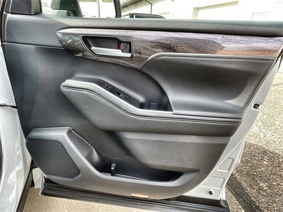 2025 Toyota Highlander Hybrid Platinum