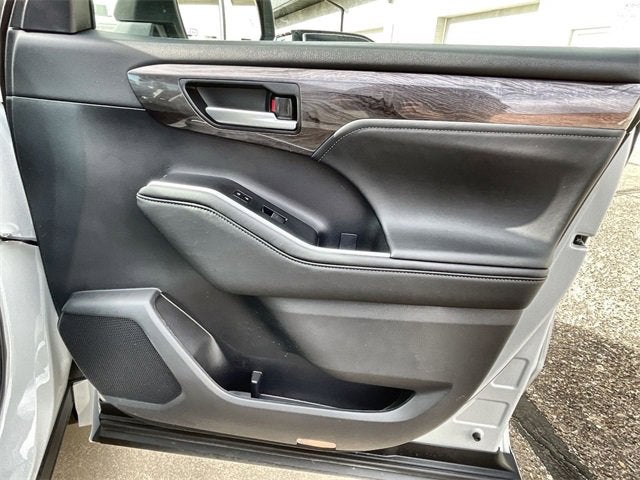 2025 Toyota Highlander Hybrid Platinum