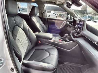 2025 Toyota Highlander Hybrid Platinum