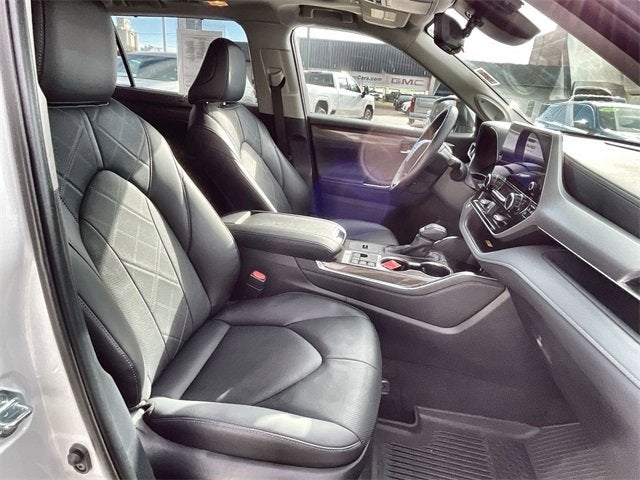 2025 Toyota Highlander Hybrid Platinum