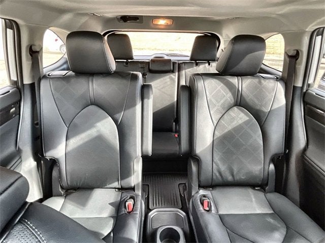 2025 Toyota Highlander Hybrid Platinum