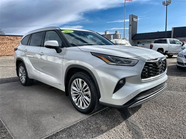2025 Toyota Highlander Hybrid Platinum