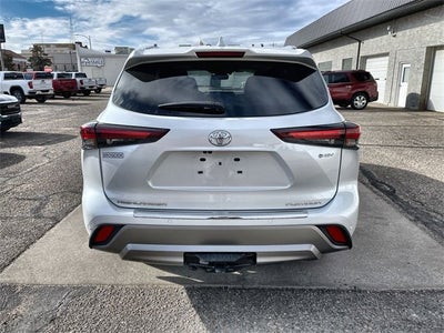 2025 Toyota Highlander Hybrid Platinum