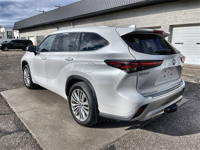 2025 Toyota Highlander Hybrid Platinum
