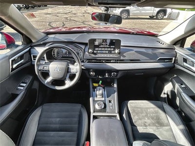 2024 Mitsubishi Outlander SE