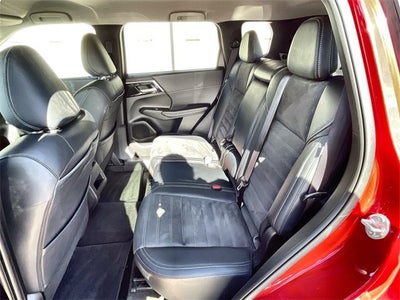 2024 Mitsubishi Outlander SE