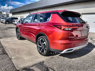 2024 Mitsubishi Outlander SE