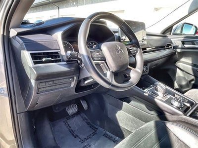 2024 Mitsubishi Outlander SE